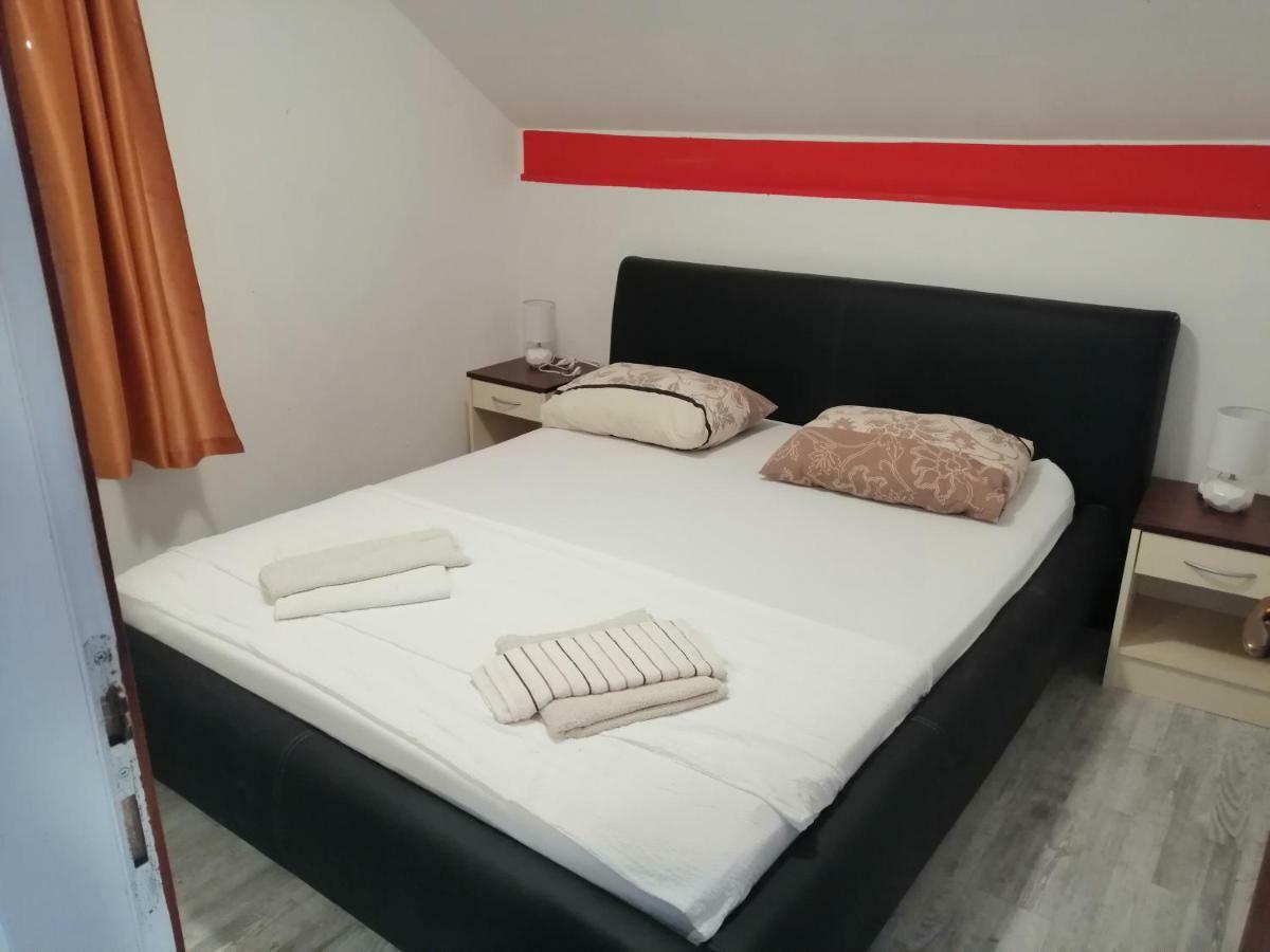 Apartmani Petra Vrsi Exterior photo